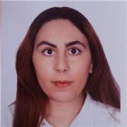 Soy una persona apasionada por los idiomas y la enseñanza, comprometida con ayudar a los estudiantes a alcanzar su potencial.